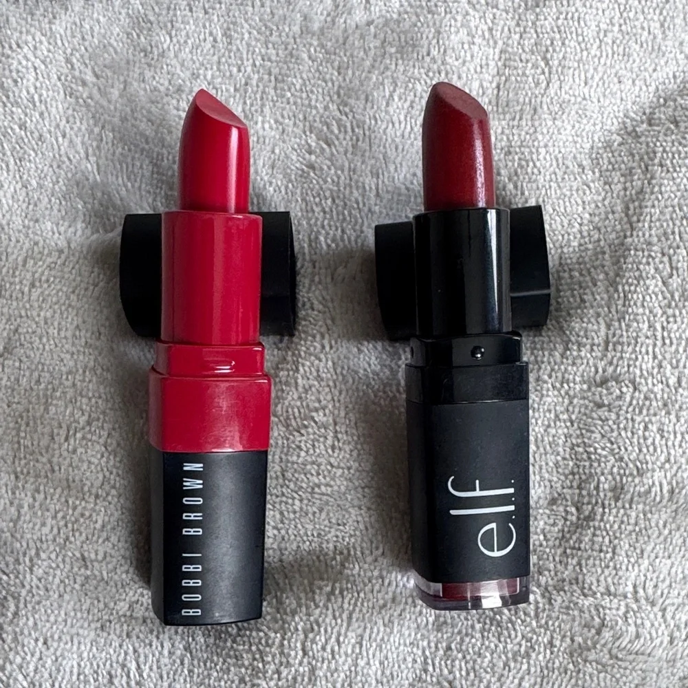 ⚠️Vibrant Red Lipstick⚠️